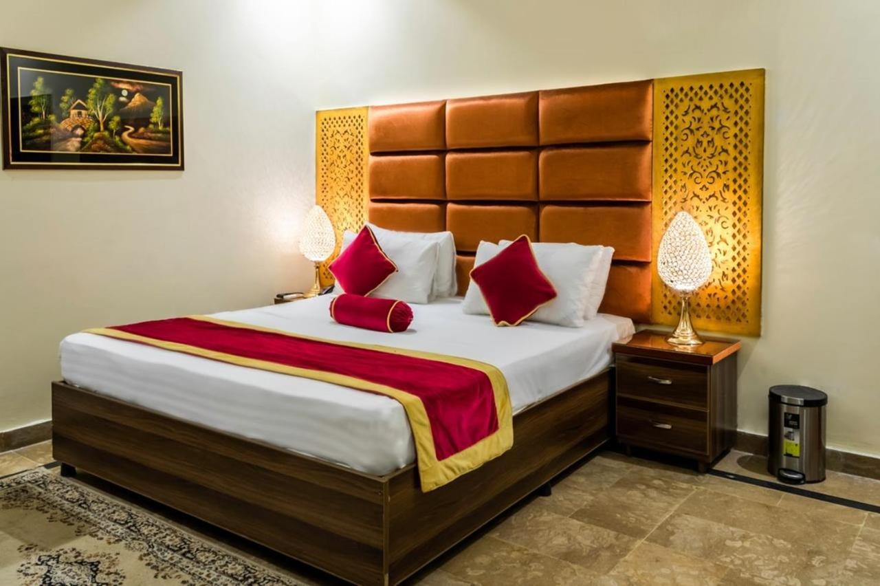 Rose Palace Hotel, Gulberg ラホール エクステリア 写真