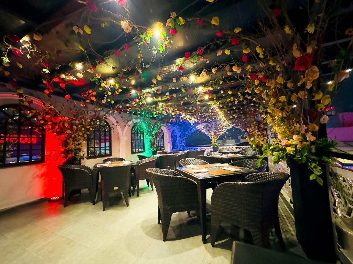 Rose Palace Hotel, Gulberg ラホール エクステリア 写真